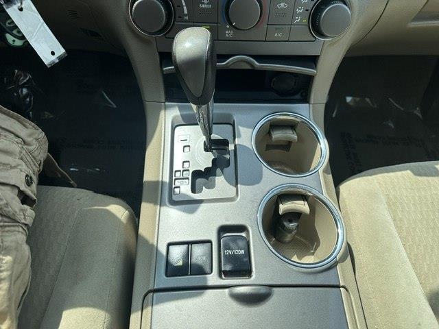 Toyota Highlander Base 4WD 2010