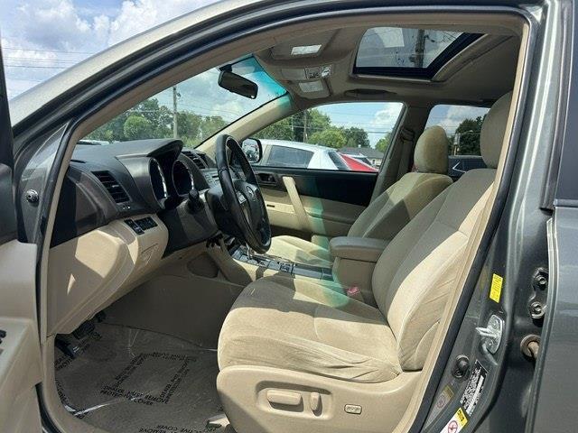 Toyota Highlander Base 4WD 2010