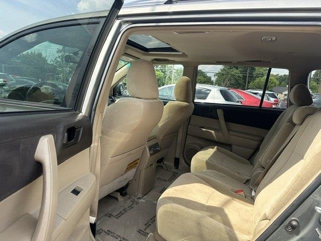 Toyota Highlander Base 4WD 2010