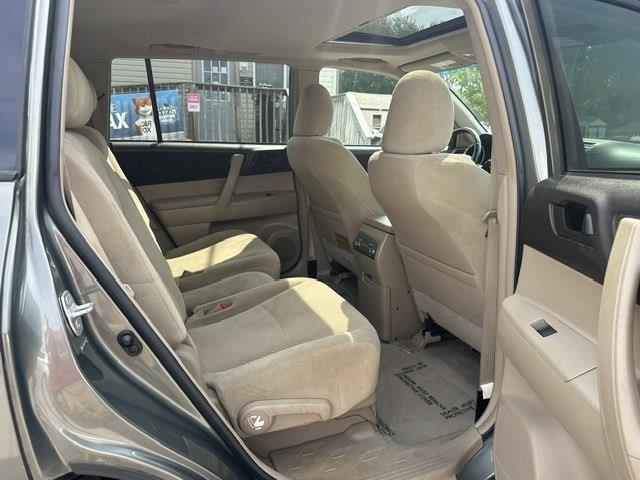 Toyota Highlander Base 4WD 2010