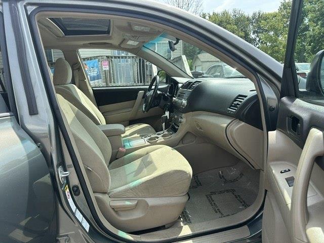 Toyota Highlander Base 4WD 2010
