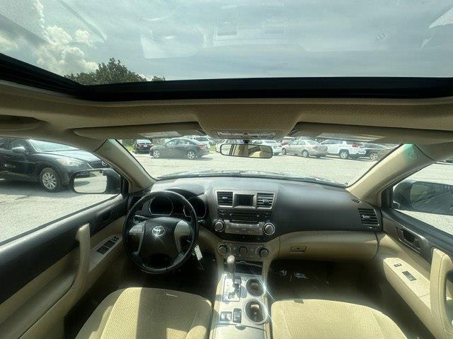 Toyota Highlander Base 4WD 2010