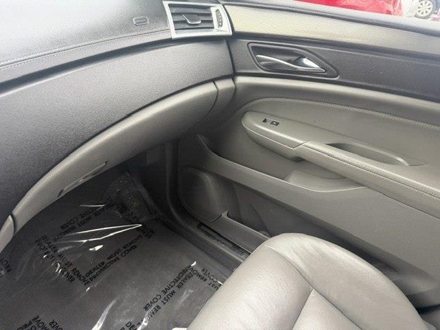 Cadillac SRX Base 2011