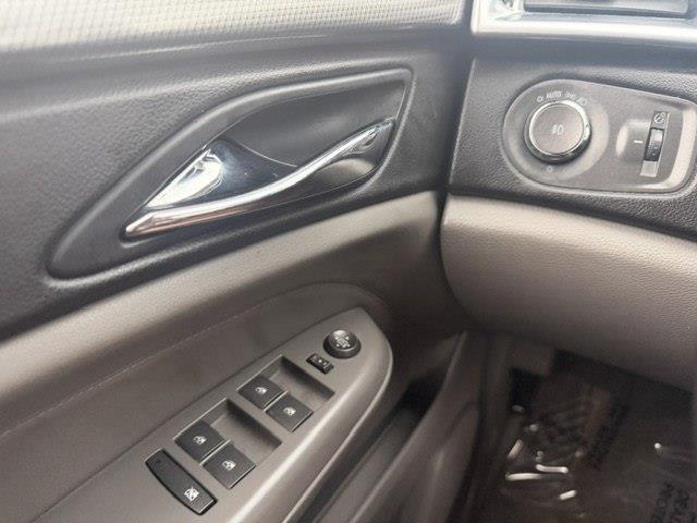 Cadillac SRX Base 2011