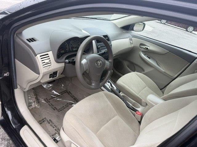 Toyota Corolla LE 4-Speed AT 2010
