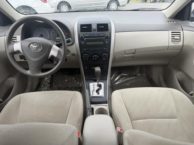 Toyota Corolla LE 4-Speed AT 2010