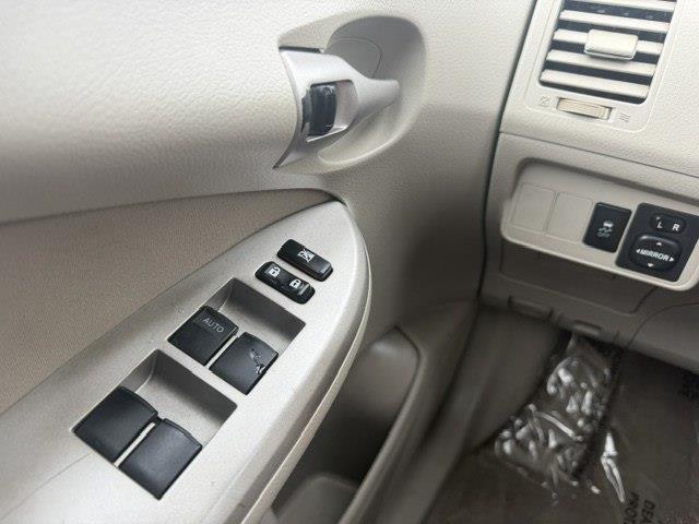 Toyota Corolla LE 4-Speed AT 2010