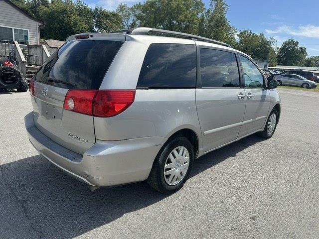 Toyota Sienna LE 7-Passenger 2006
