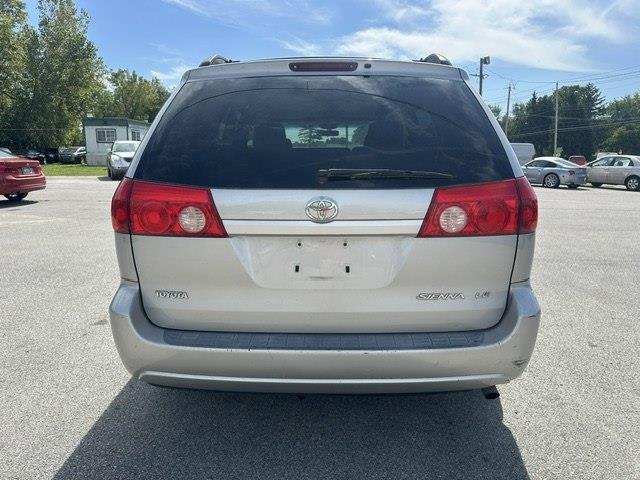 Toyota Sienna LE 7-Passenger 2006