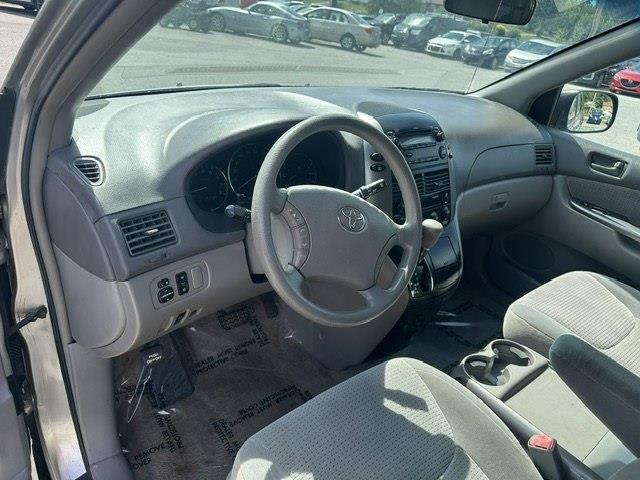 Toyota Sienna LE 7-Passenger 2006