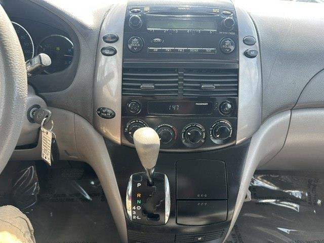 Toyota Sienna LE 7-Passenger 2006