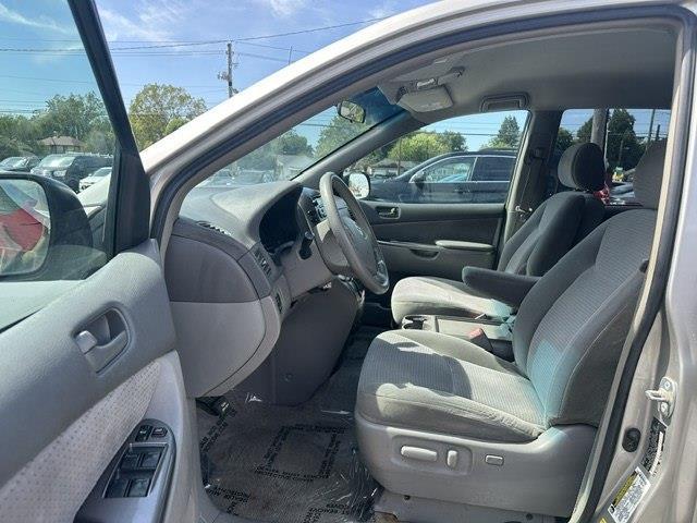 Toyota Sienna LE 7-Passenger 2006