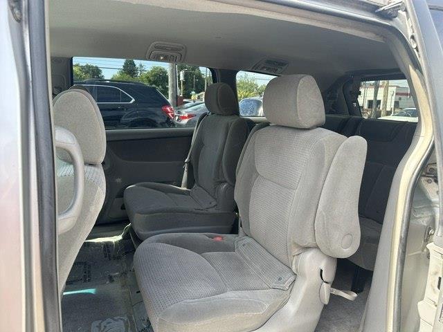 Toyota Sienna LE 7-Passenger 2006