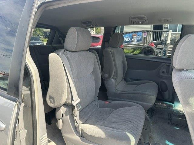 Toyota Sienna LE 7-Passenger 2006