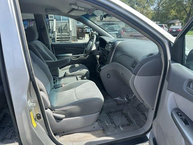 Toyota Sienna LE 7-Passenger 2006