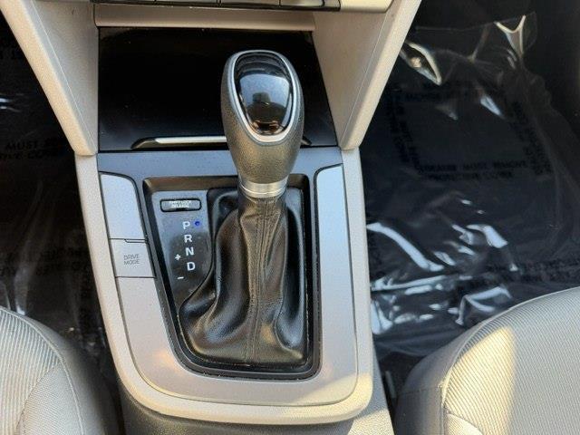 Hyundai Elantra Value Edition 6A 2017
