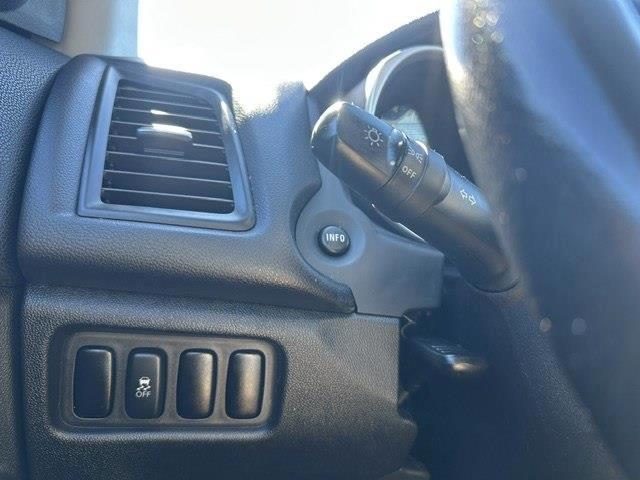 Mitsubishi Outlander Sport ES 2WD 2014