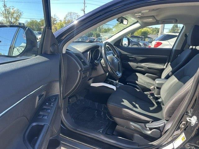 Mitsubishi Outlander Sport ES 2WD 2014
