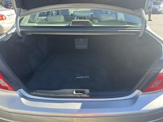 Toyota Avalon XLS 2004