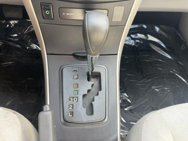 Toyota Corolla LE 4-Speed AT 2009