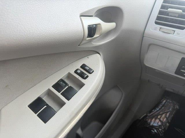 Toyota Corolla LE 4-Speed AT 2009