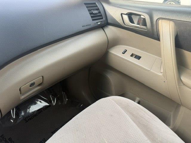 Toyota Highlander Base 4WD 2008
