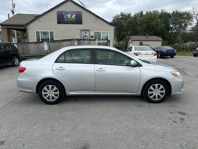 Toyota Corolla LE 4-Speed AT 2011