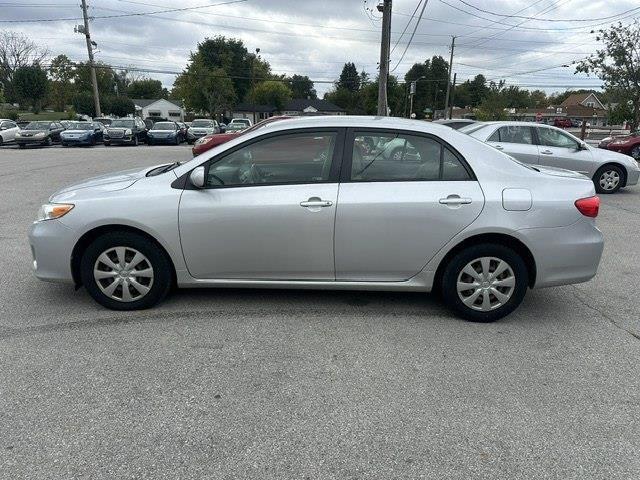 Toyota Corolla LE 4-Speed AT 2011