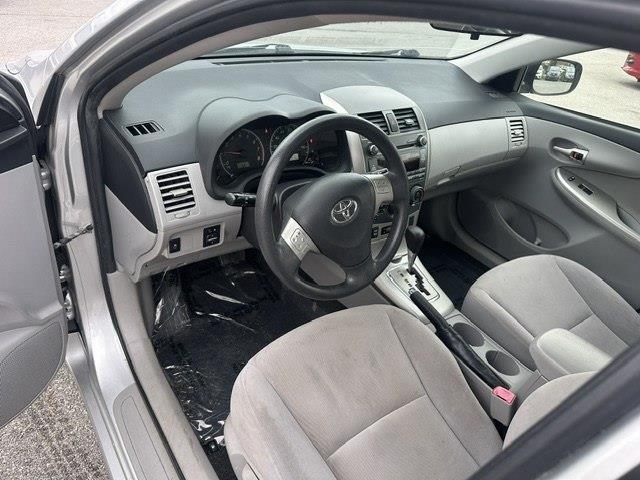 Toyota Corolla LE 4-Speed AT 2011