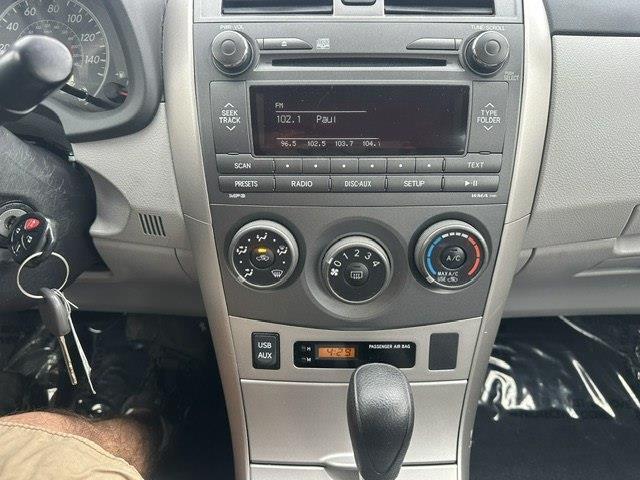 Toyota Corolla LE 4-Speed AT 2011