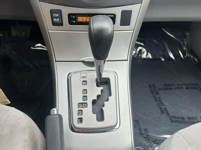Toyota Corolla LE 4-Speed AT 2011