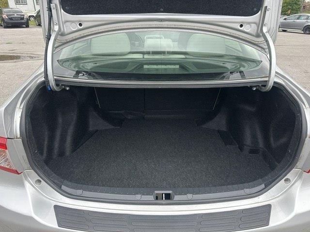 Toyota Corolla LE 4-Speed AT 2011