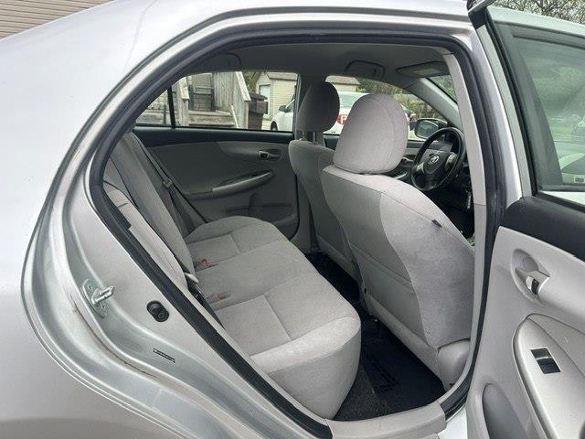 Toyota Corolla LE 4-Speed AT 2011