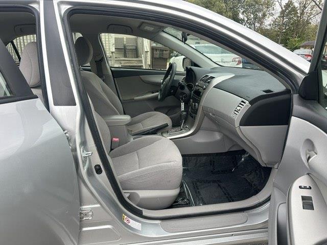 Toyota Corolla LE 4-Speed AT 2011