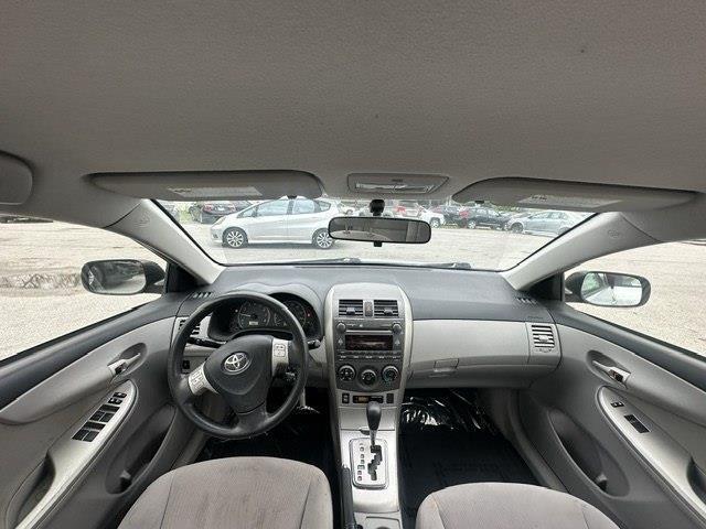 Toyota Corolla LE 4-Speed AT 2011