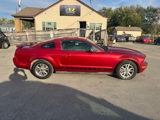 Ford Mustang V6 Deluxe Coupe 2005