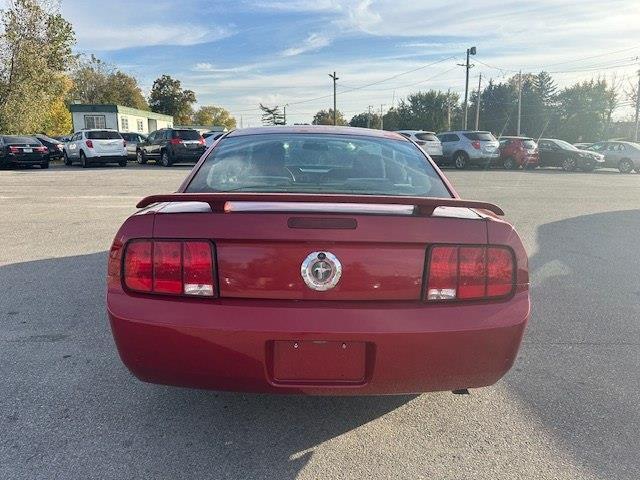 Ford Mustang V6 Deluxe Coupe 2005