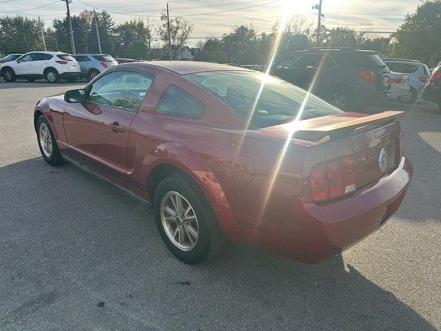Ford Mustang V6 Deluxe Coupe 2005