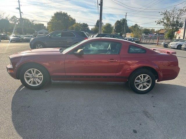 Ford Mustang V6 Deluxe Coupe 2005