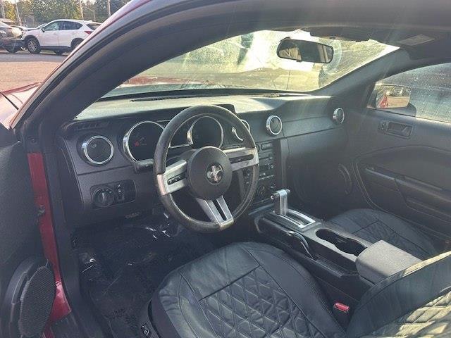 Ford Mustang V6 Deluxe Coupe 2005