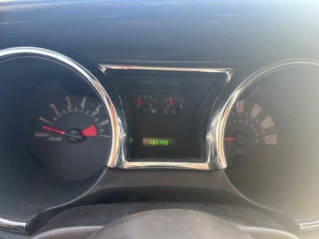 Ford Mustang V6 Deluxe Coupe 2005