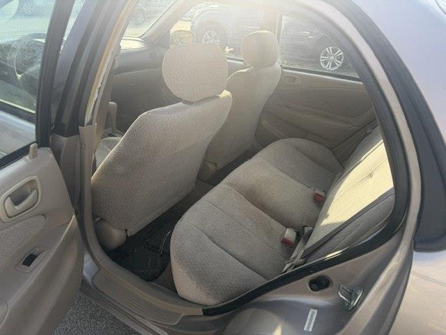 Toyota Corolla LE 2001