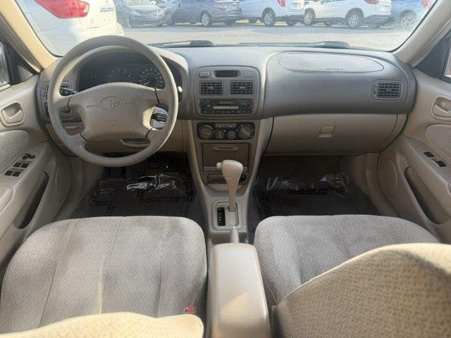 Toyota Corolla LE 2001