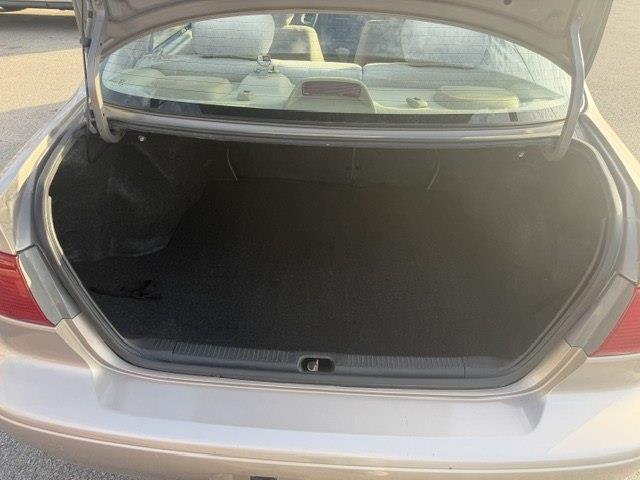 Toyota Corolla LE 2001