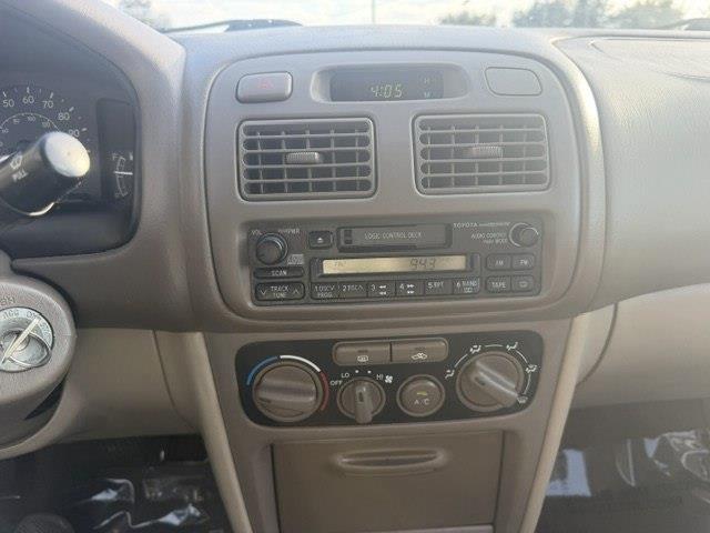 Toyota Corolla LE 2001