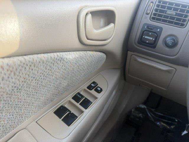 Toyota Corolla LE 2001