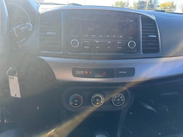 Mitsubishi Lancer ES 2014