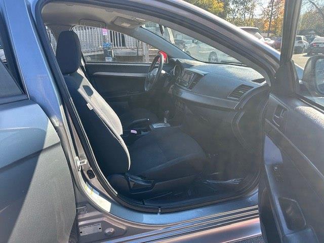 Mitsubishi Lancer ES 2014