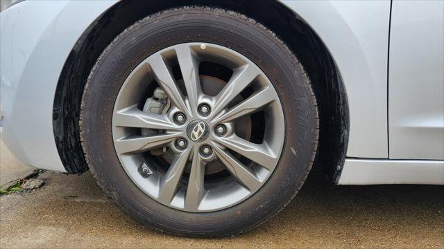 Hyundai Elantra  2017