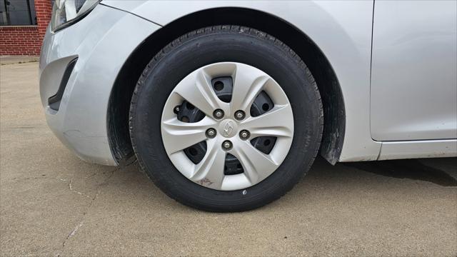 Hyundai Elantra  2016